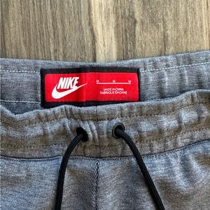 Nike tech men’s medium shorts. Used new